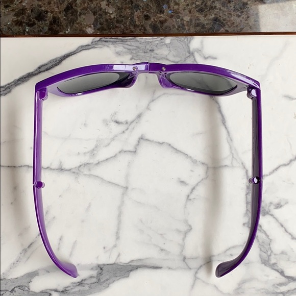 Foldable, Compact, On The Go Sunglasses - Picture 7 of 10